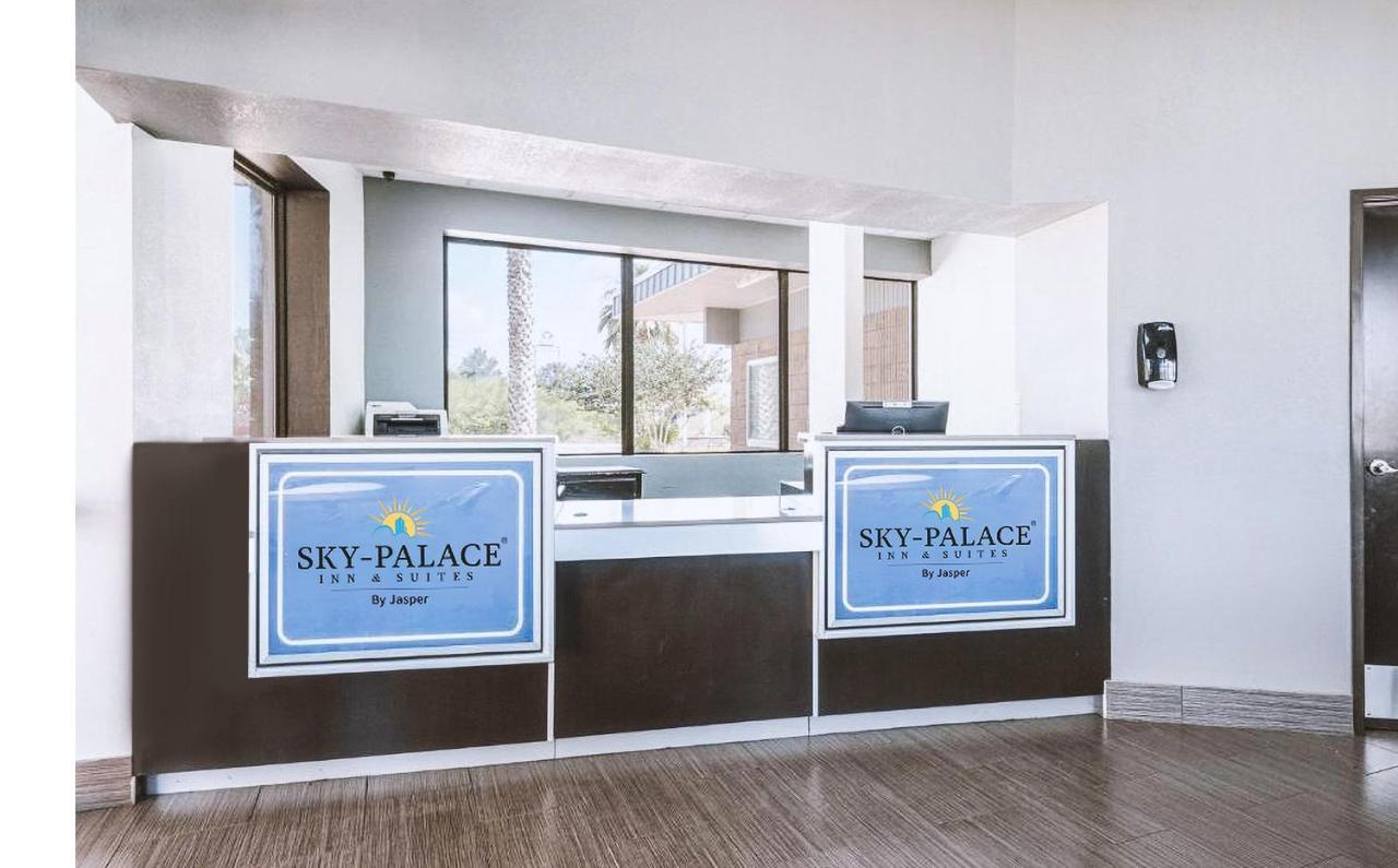 Sky Palace Inn & Suites By Jasper Beeville Exterior photo